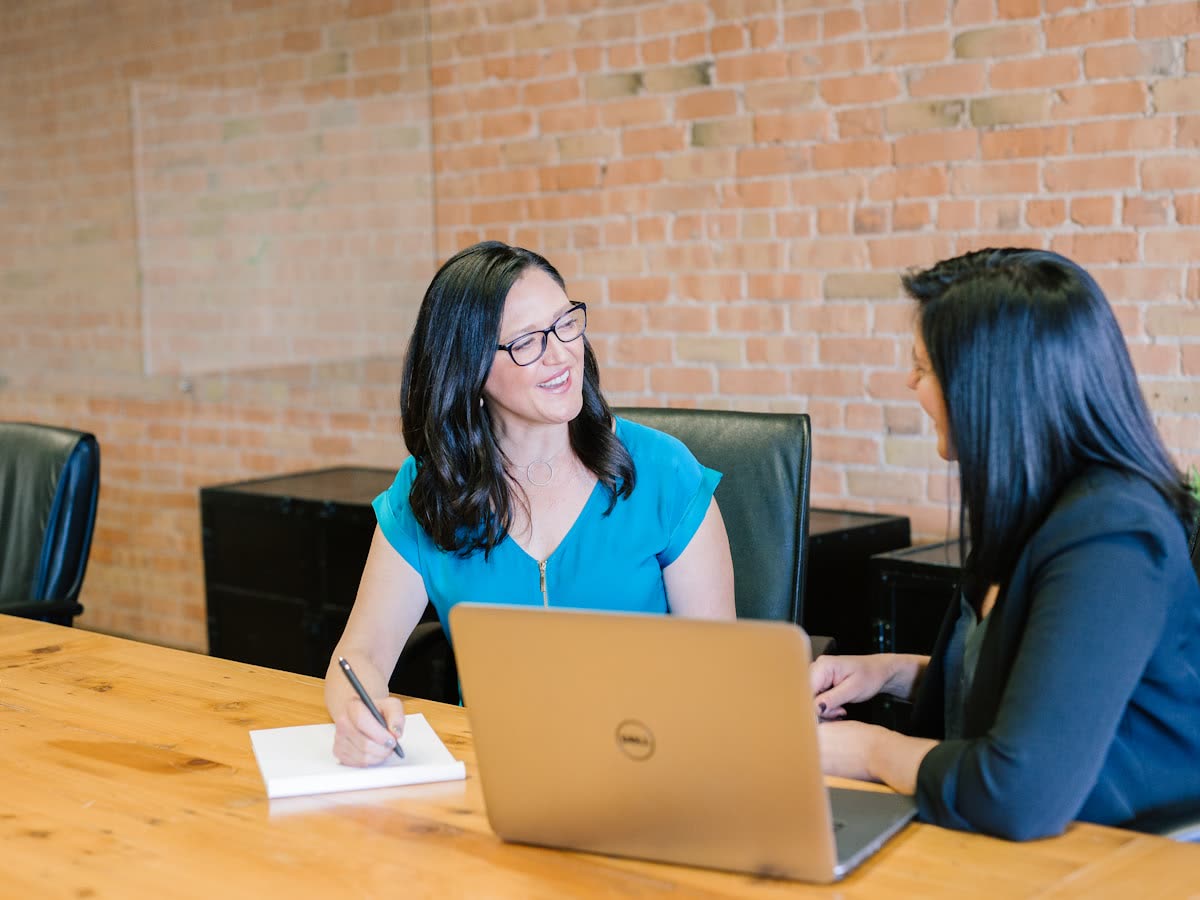 Human support specialists collaborating to resolve WhatsApp CRM issues