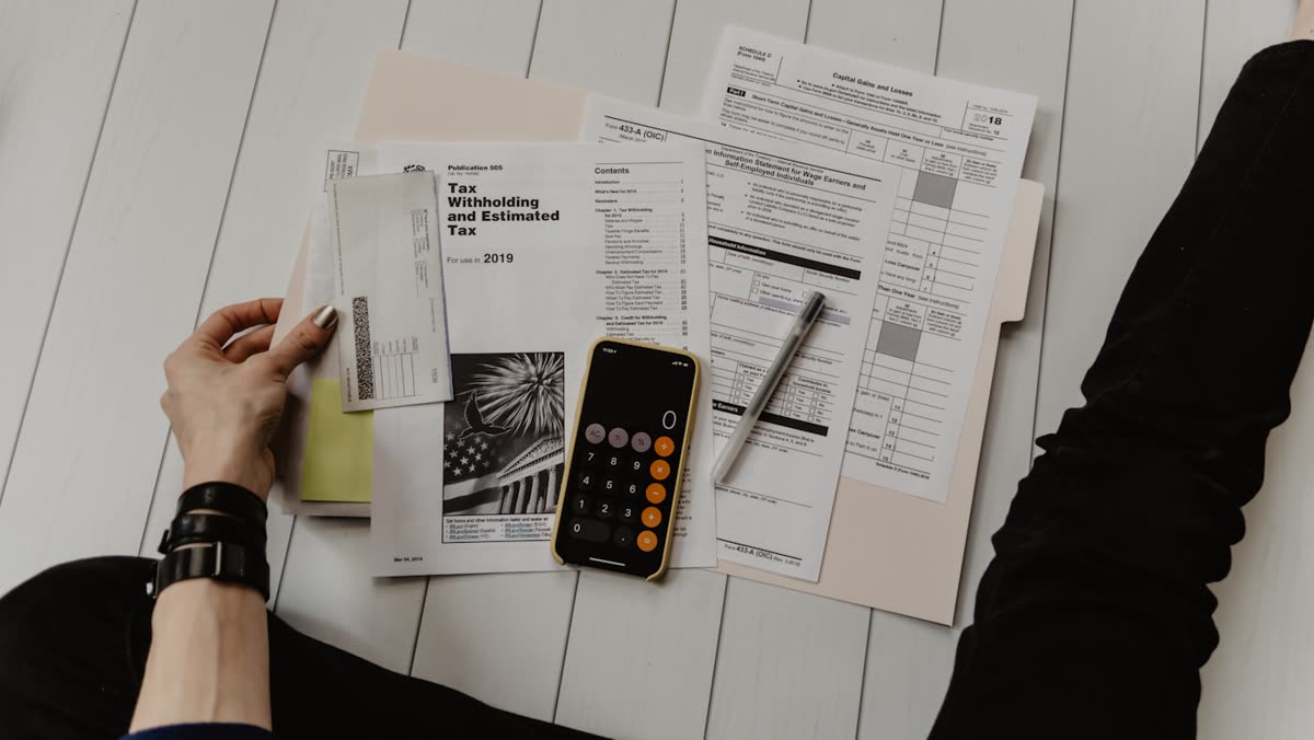Cost forecasting tools for monthly vs pay-as-you-go WhatsApp CRM pricing